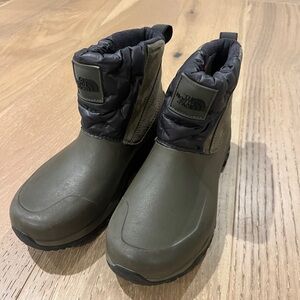 The North Face Olive Insulated Boots women’s size 7